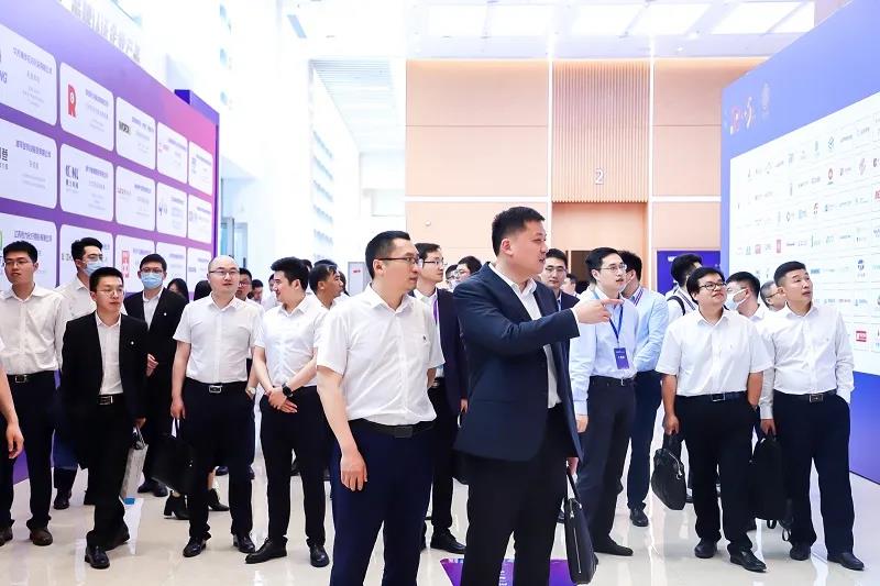 杨市长、方书记亲临亨通展位 | 2021首届苏州超级产地节(图5)